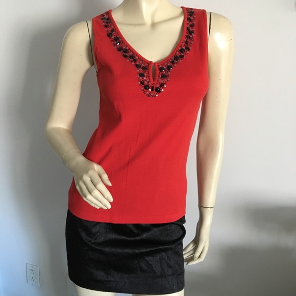 New red ribbed tank top with black Beaded neckline - Picture 3 of 8